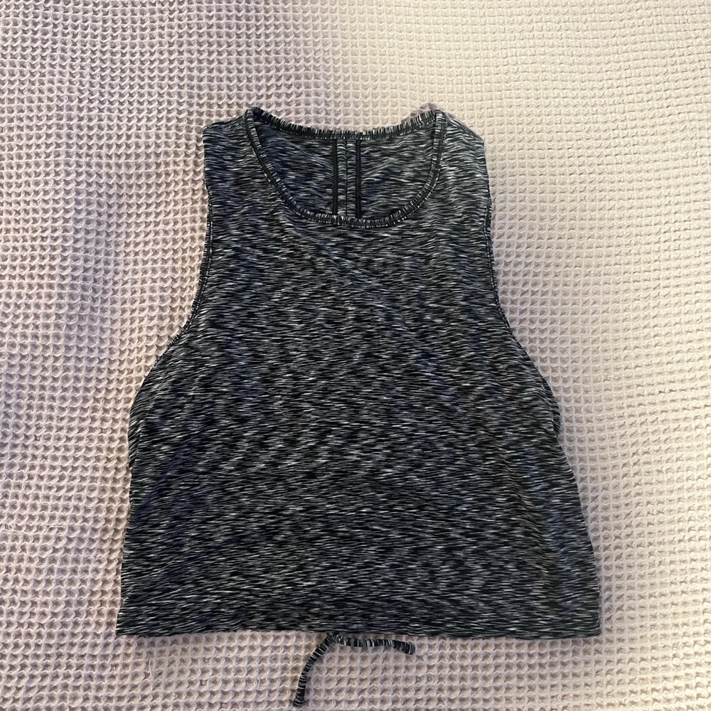 Lulu muscle tank crop